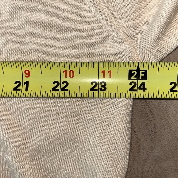 Women's Cream V-Neck Sweater NWT  Classic Lightweight Layering - Picture 6 of 11